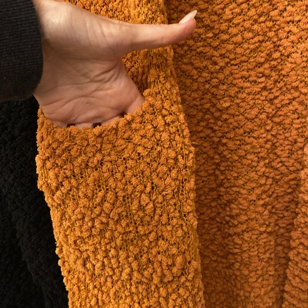 Popcorn cardigans 🧡🖤 - Picture 3 of 4